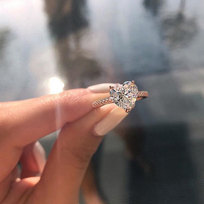 Cincin Full Berlian Zircon Inlaid Bentuk Hati Bahan Metal Untuk Wanita