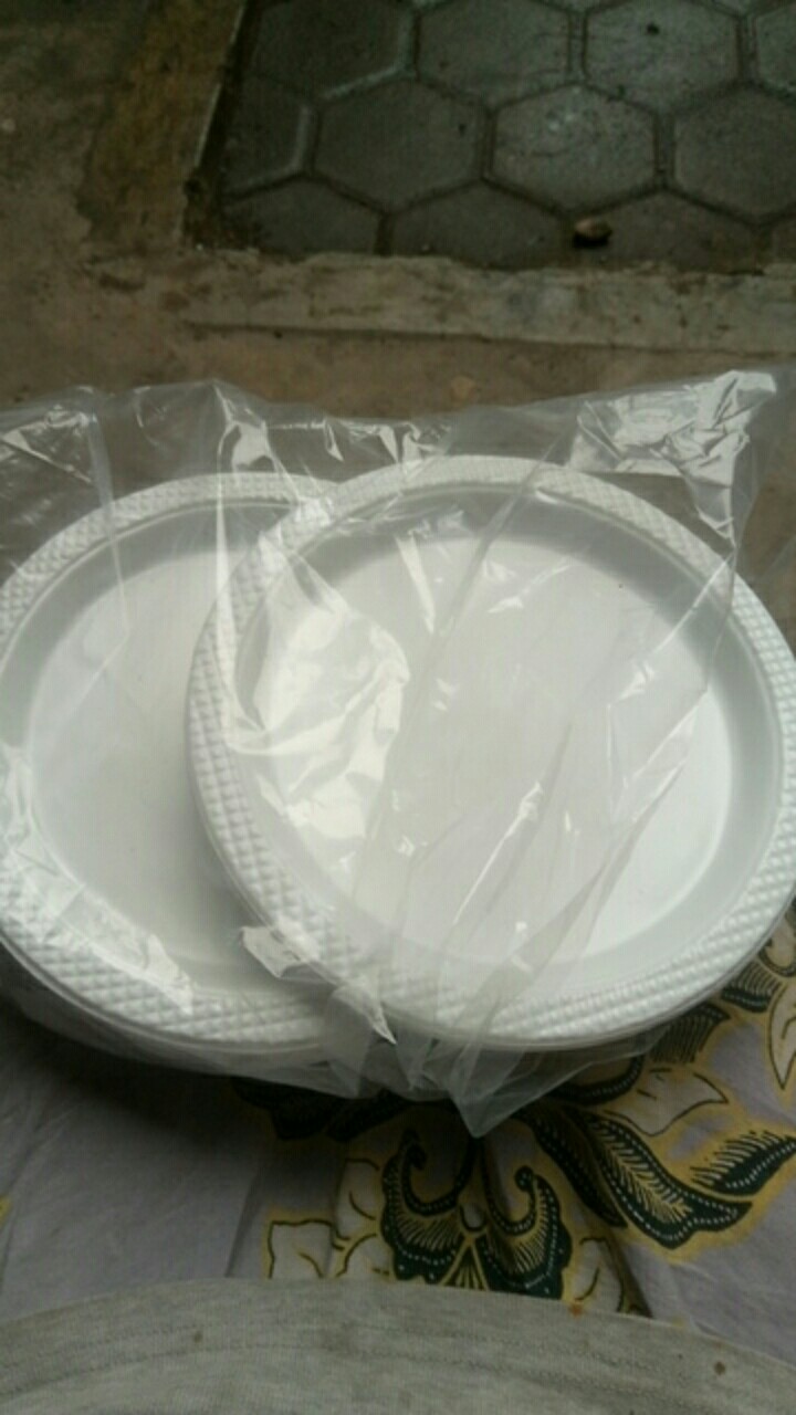 @50pcs Piring Plastik P7 Ukuran Sedang / Piring Pesta Sekali Pakai Putih Susu