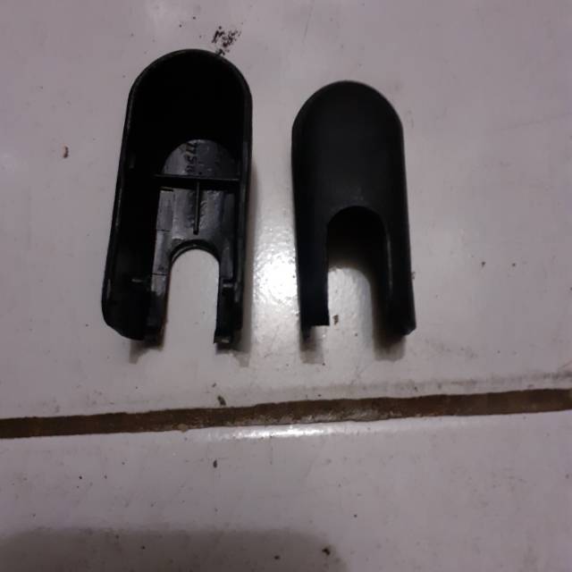 Tutup baut wiper belakang ertiga swift