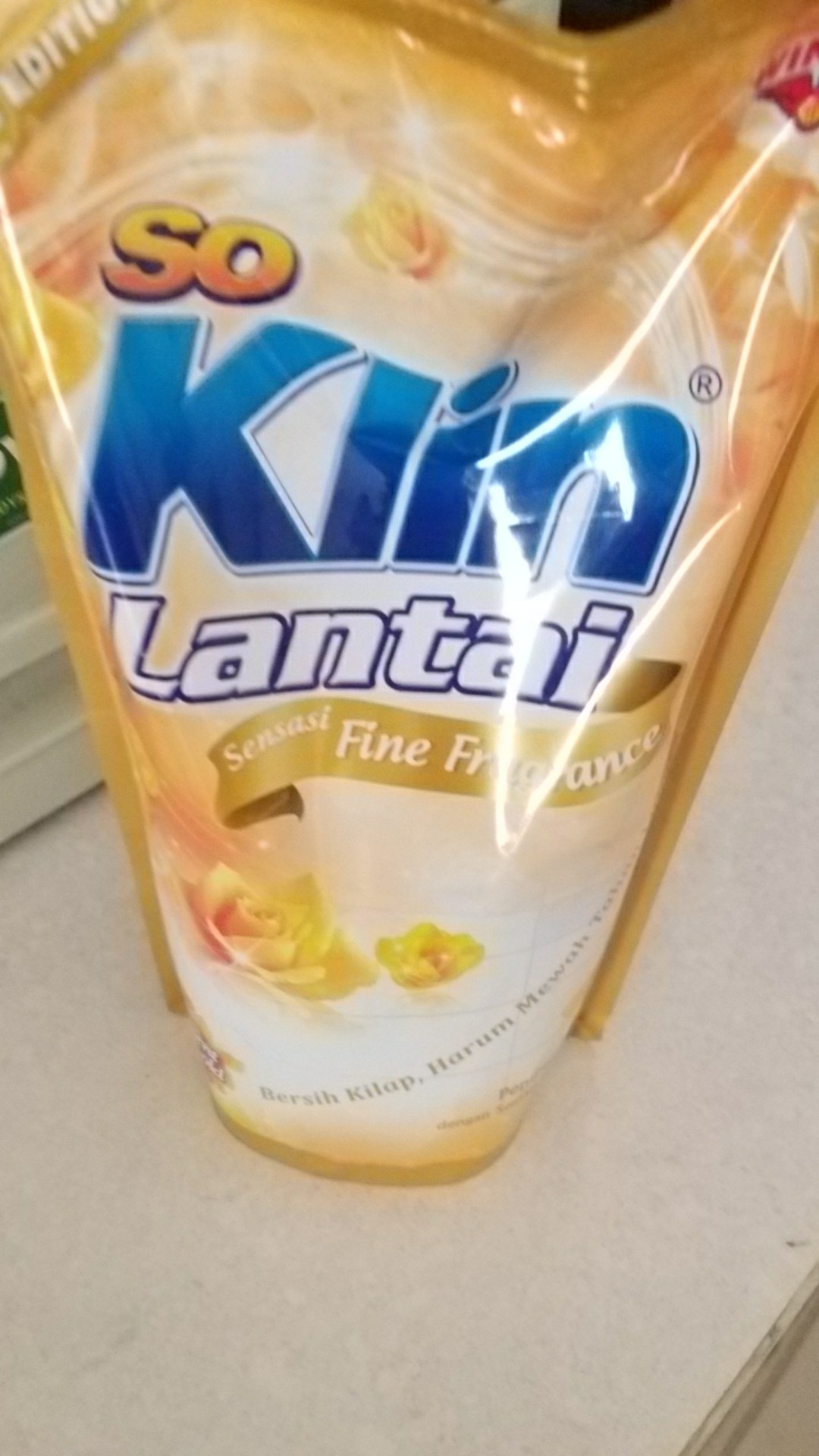 So Klin Lantai Sensasi Fine Fragrance Moment In Gold 800 Ml