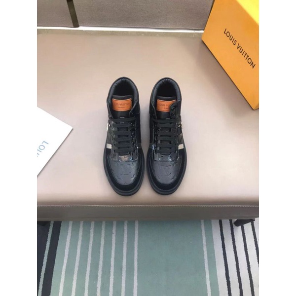 Sepatu lv sneaker mirror quality terlaris shoes lou is vuitton