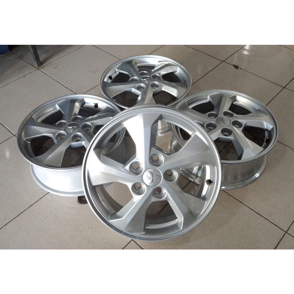 Velg Bekas Ori Copotan Mobil STD X-PANDER Ring 16 Hole 5X114,3 Lebar 6 ET46 SILVER Untuk Mobil Xpand