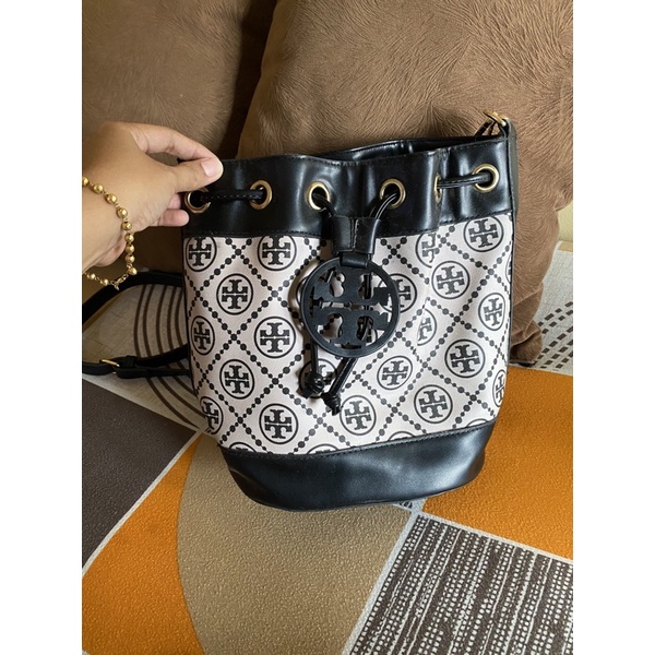 TAS SERUT BUCKET ALA TORY BURCH