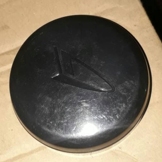 Dop roda tutup velg pelek velek kaleng hitam Daihatsu per buah (7.3/7.7 cm)