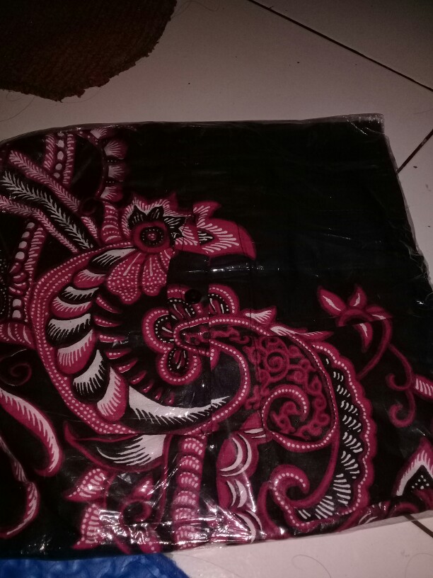 Kemeja Batik Motif Soka Merah
