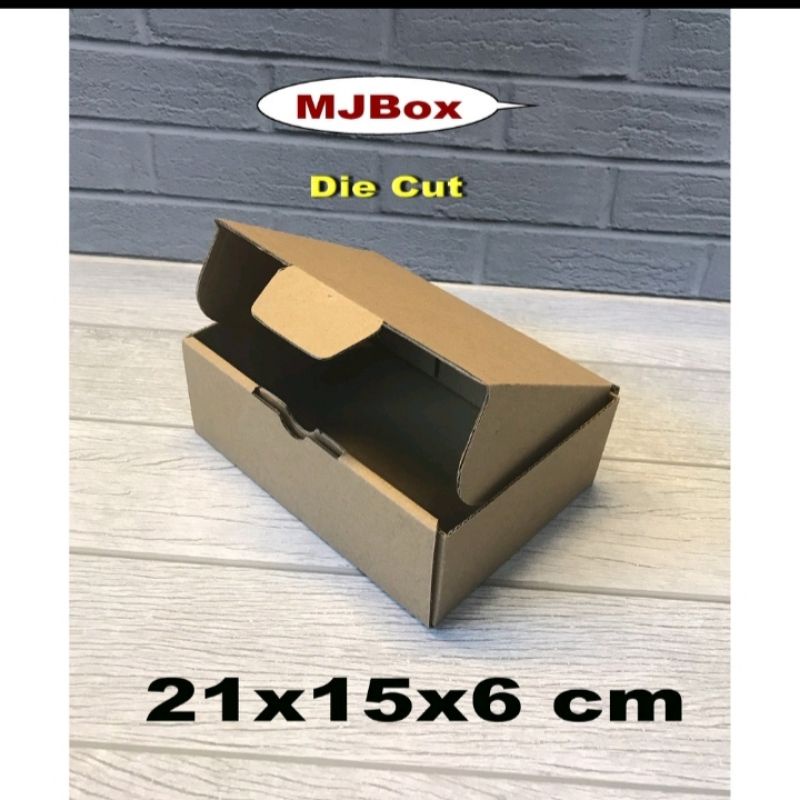 

Kotak kardus karton Uk. 21x15x6 cm...............Die Cut