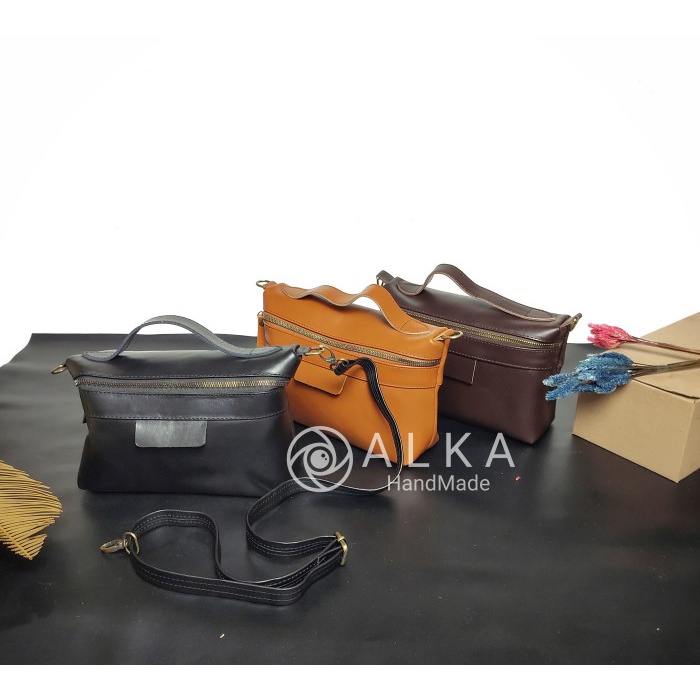 Tas Selempang Wanita Tas Kulit Garut - Hitam
