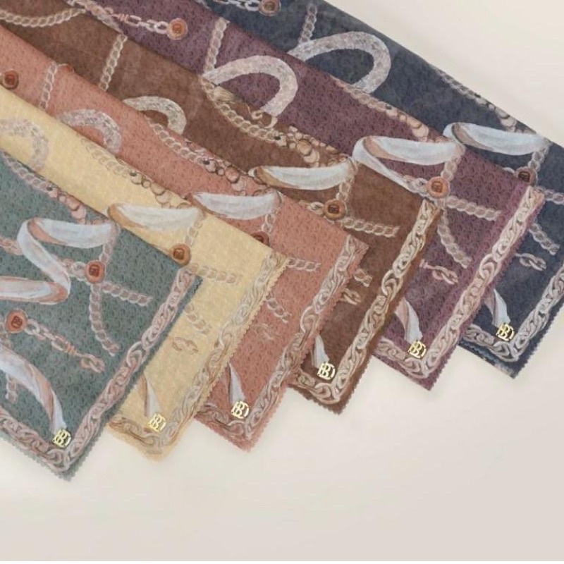 Chain Series Extended Plum Buttonscarves