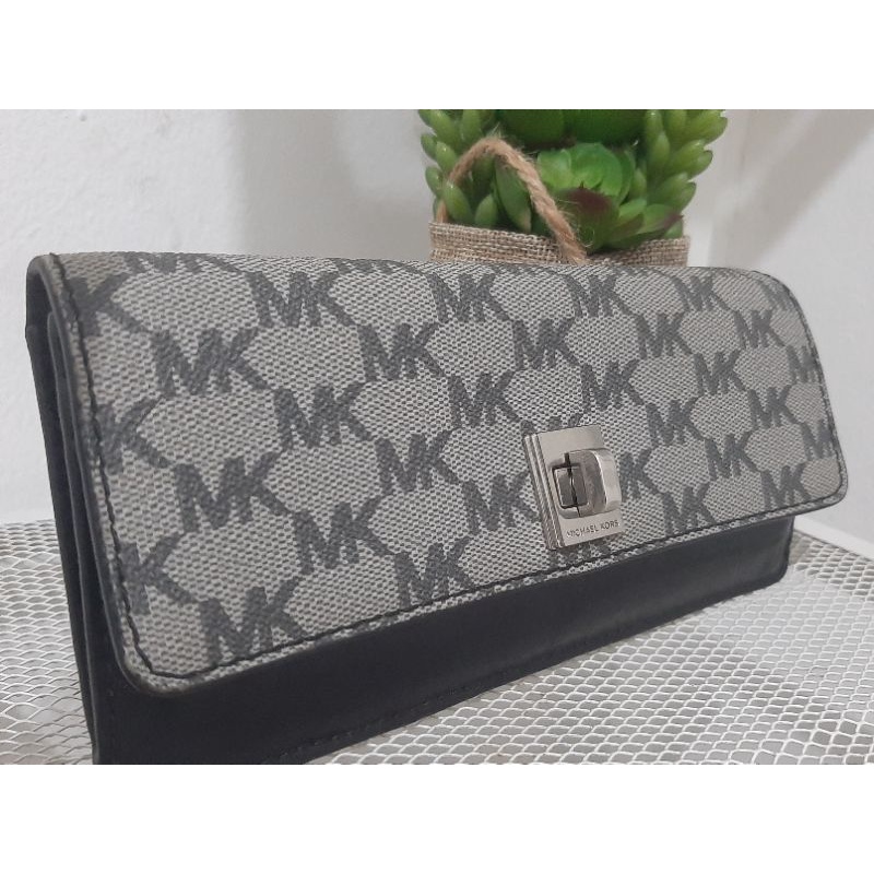 Preloved Dompet Michael Kors Original