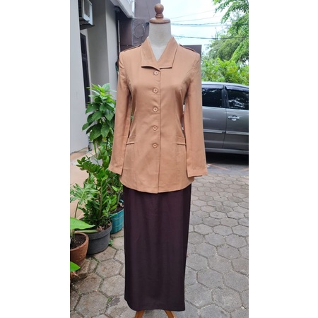 baju pembina Pramuka wanita