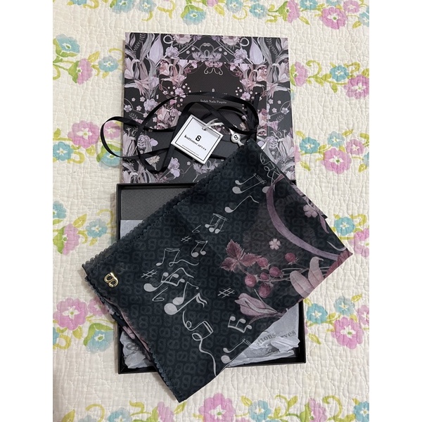 Buttonscarves Nada series RE black