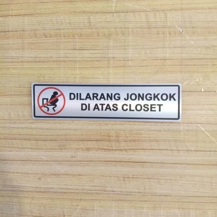 

SIGN LABEL K3 RAMBU SAFETY DILARANG JONGKOK DIATAS KLOSET UK 4X18CM