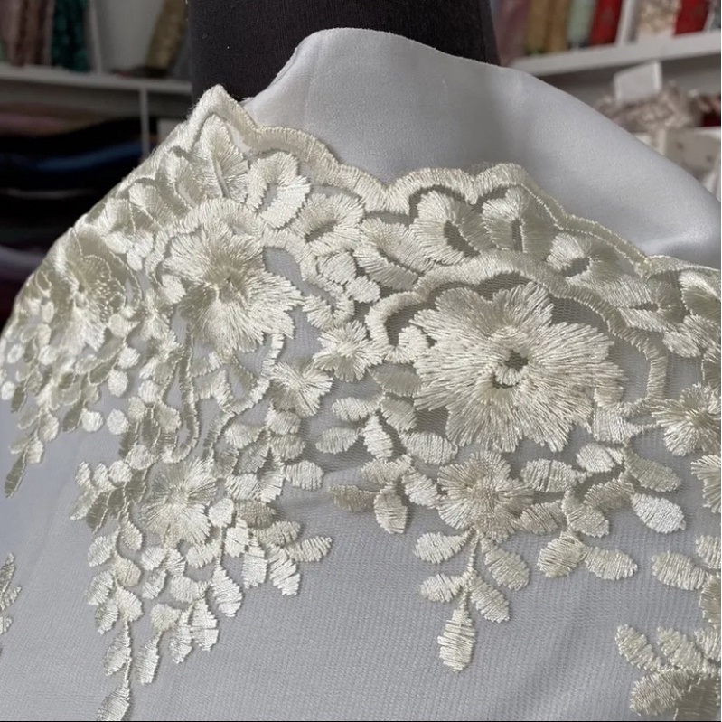 Tile Bordir Premium Warna Putih Tulang. Harga Persatu Meter