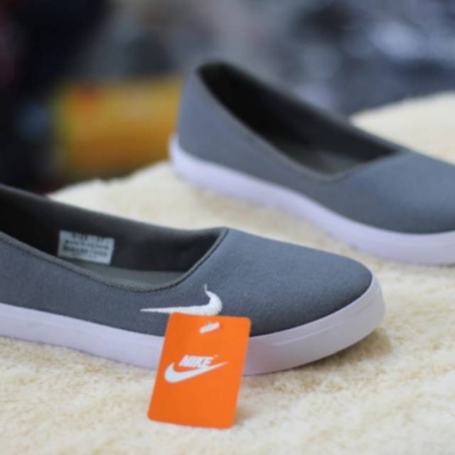 SEPATU WANITA SLIP ON 01 FOXING PUTIH/SEPATU HIJABERS/SEPATU SANTAI KERJA KULIAH