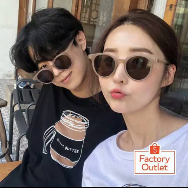 Kacamata bulat hitam model mata kucing