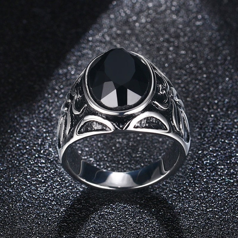 Cincin Desain Bunga Bulan Sabit Bahan Stainless Steel Hias Kristal Onyx Hitam Gaya Vintage Untuk Pria