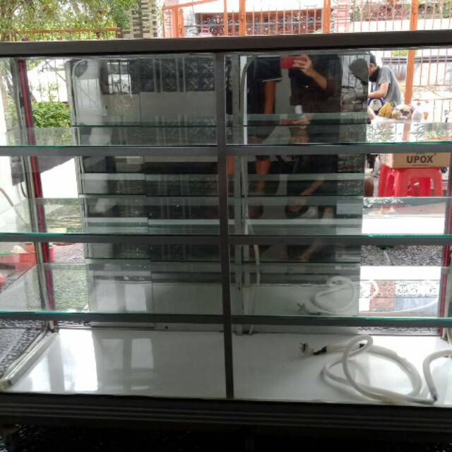 Etalase  full  kaca &  full led  (bekas