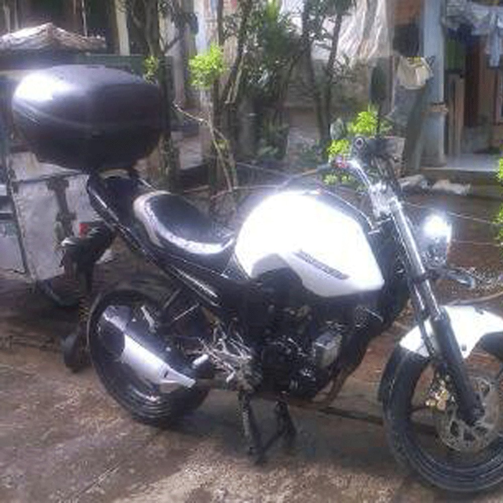 Braket Lampu Pesek Byson Dudukan Lampu Vatiasi Bulat Yamaha Byson Braket Lampu Pesek Byson Dudukan Lampu Vatiasi Bulat Yamaha Byson
