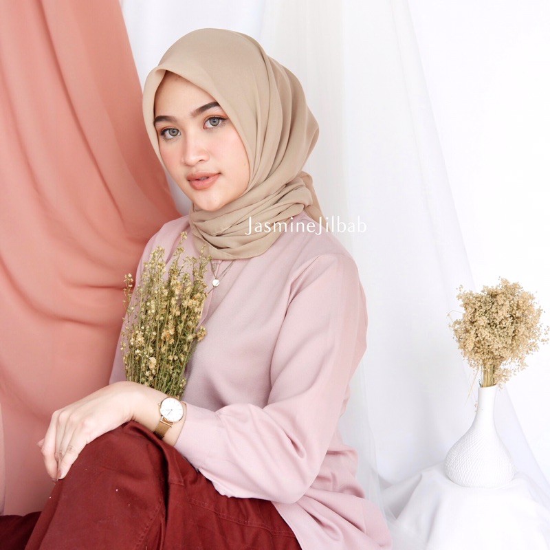 Part 2 40 Warna Segiempat BELLA SQUARE Hijab Jilbab Polycotton Hycon
Poton Polos Premium