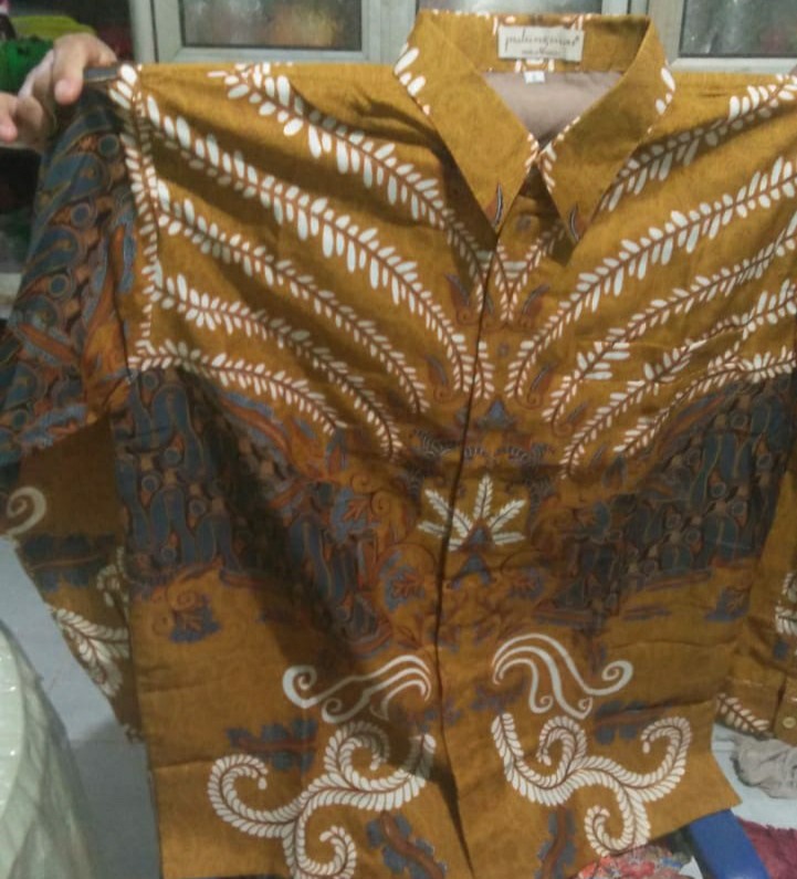 Kemeja Batik Pria Lengan Panjang Semi Sutra Prada Puring Istimewa
