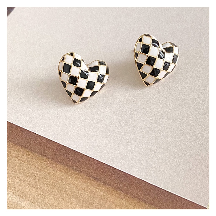 Anting Silver needle drop oil Motif Hati Warna Hitam Dan Putih Untuk Wanita