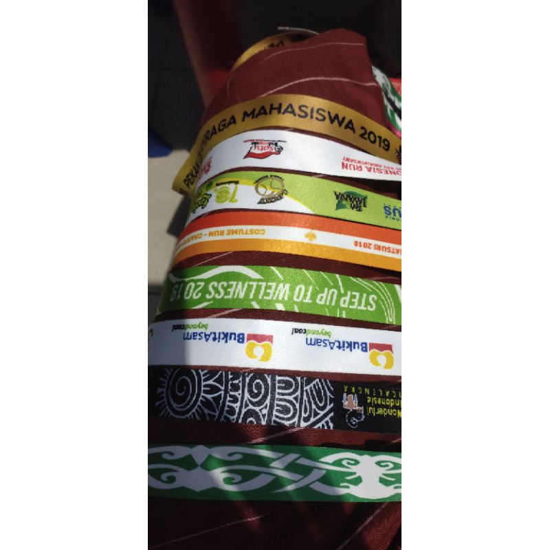 

Tali custom untuk medali