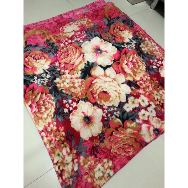Preloved Selimut Bulu Bunga Kembang Mawar Polos Furniture Kamar Tidur Cream Pink COD Wanita Dewasa