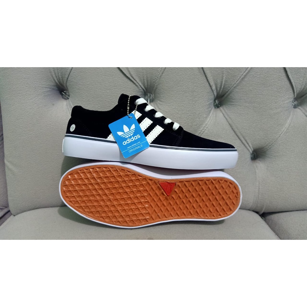 SEPATU COWOK/PRIA MURAH BERKUALITAS SEPATU ADIDAS COWOK MURAH