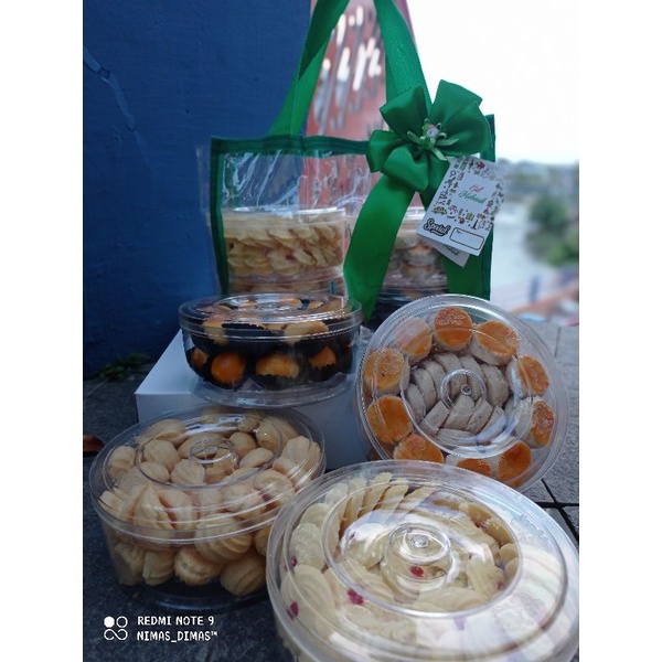 

Paket Kue Kering Lebaran