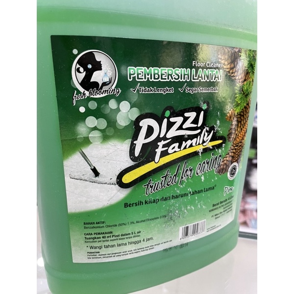 Pizzi Family Pembersih Lantai Floor Cleaner 4L