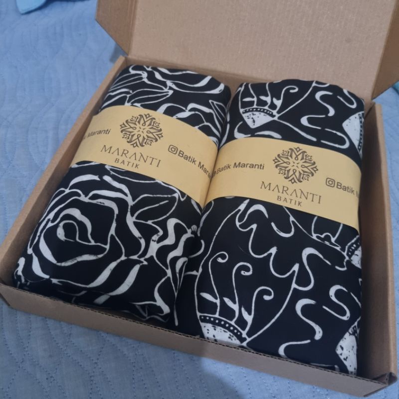 

Hampers Kain Batik Cap isi 2