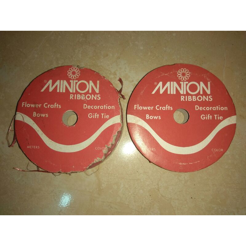 

Minton Ribbons - Pita Jepang Polos Kertas Keras Hadiah Dekorasi Hiasan Warna Merah - Enam Ribu 6000 Dapat Dua 2