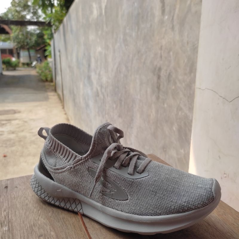 Sepatu Lari Running Casual Sneakers 910 Nineten Minami