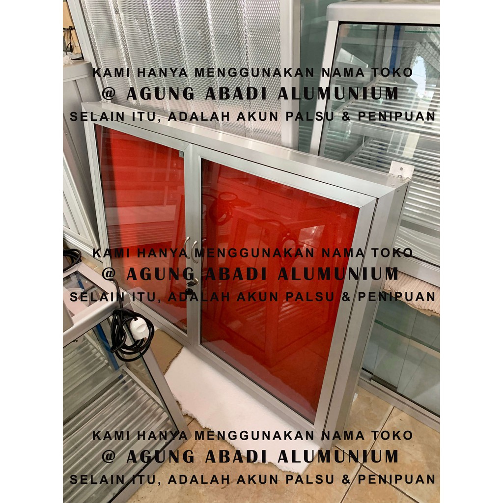 

Mading Kaca / Papan Pengumuman Alumunium Gantung