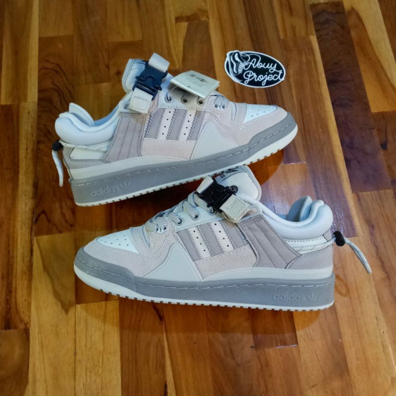 Адидас форум бэд. Адидас бэд Банни. Adidas forum Low Bad Bunny Grey. Adidas Bad Bunny серые. Adidas forum Bad Bunny серые.