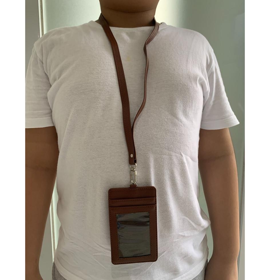 

✸Laris✢ Name Tag Kulit Holder Kalung Gantung Dada Id Card 4 Kartu Karyawan 42 ↔