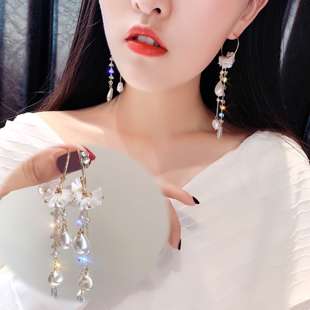Anting Tusuk Gantung Desain Pita Hias Mutiara + Kristal Gaya Trendy / Mewah Berkilau Untuk Wanita