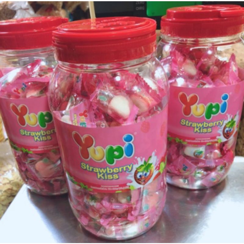 

Yupi Kiss Strawberi toples