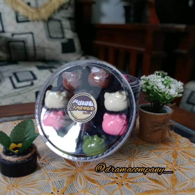 

coklat karakter/coklat lucu/coklat hellokity/coklat doraemon/coklat isi