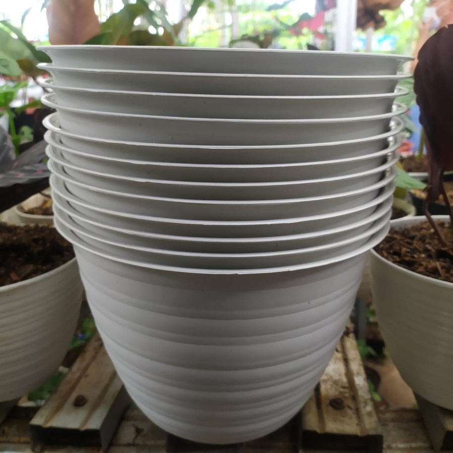 Pot Bunga Plastik MDN 30 Putih – Pot Tanaman Hias Diameter 30 cm