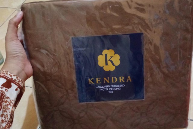 Sprei Hotel Polos Kendra T30 Dengan Emboss Bahan Microsilk Uk King/queen