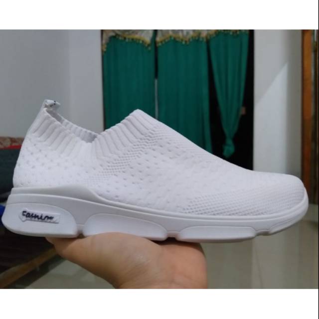  Sepatu  slip on rajut  pria wanita  putih hitam Shopee  