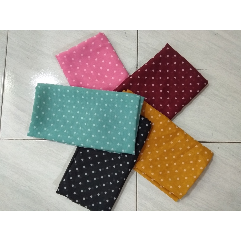 HIJAB SEGIEMPAT POLKA VOAL MOTIF PREMIUM HIJAB POLKADOT MOTIF