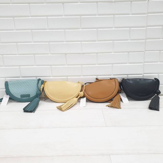 CNK500 half moon sling bag Original
