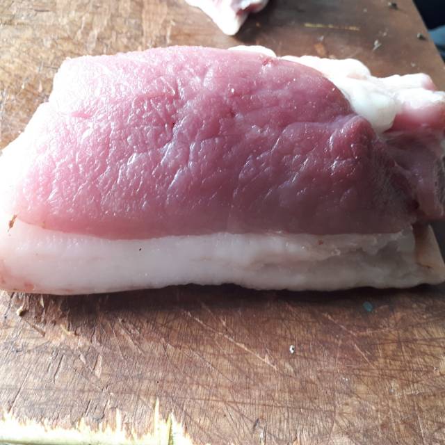 

Daging babi pake kulitu