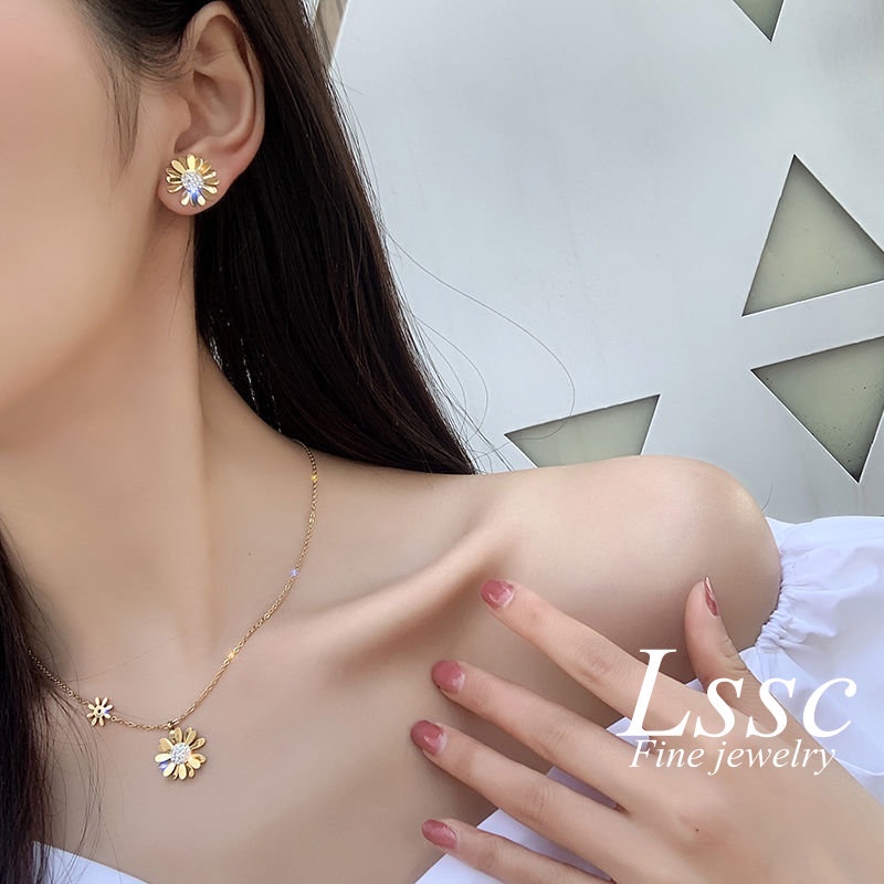 Kalung Titanium Bunga Daisy Cantik Fashion Korea Emas 18K Anti Karat Aksesoris Perhiasan Wanita