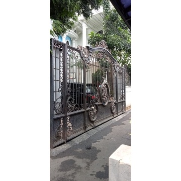pintu pagar besi tempa