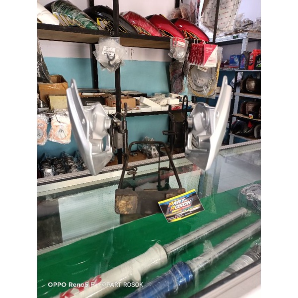 Breket dan kupingan lampu barong Tiger Revo 2013