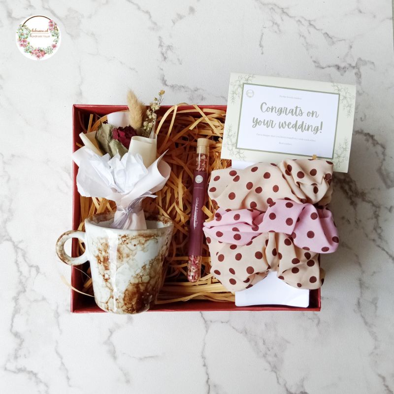 SOUVENIR / HADIAH / HAMPERS SOUVENIR / HAMPERS SOUVENIR PERNIKAHAN / SOUVENIR HADIAH