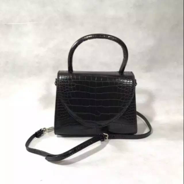 Hand bag croco charles n keith